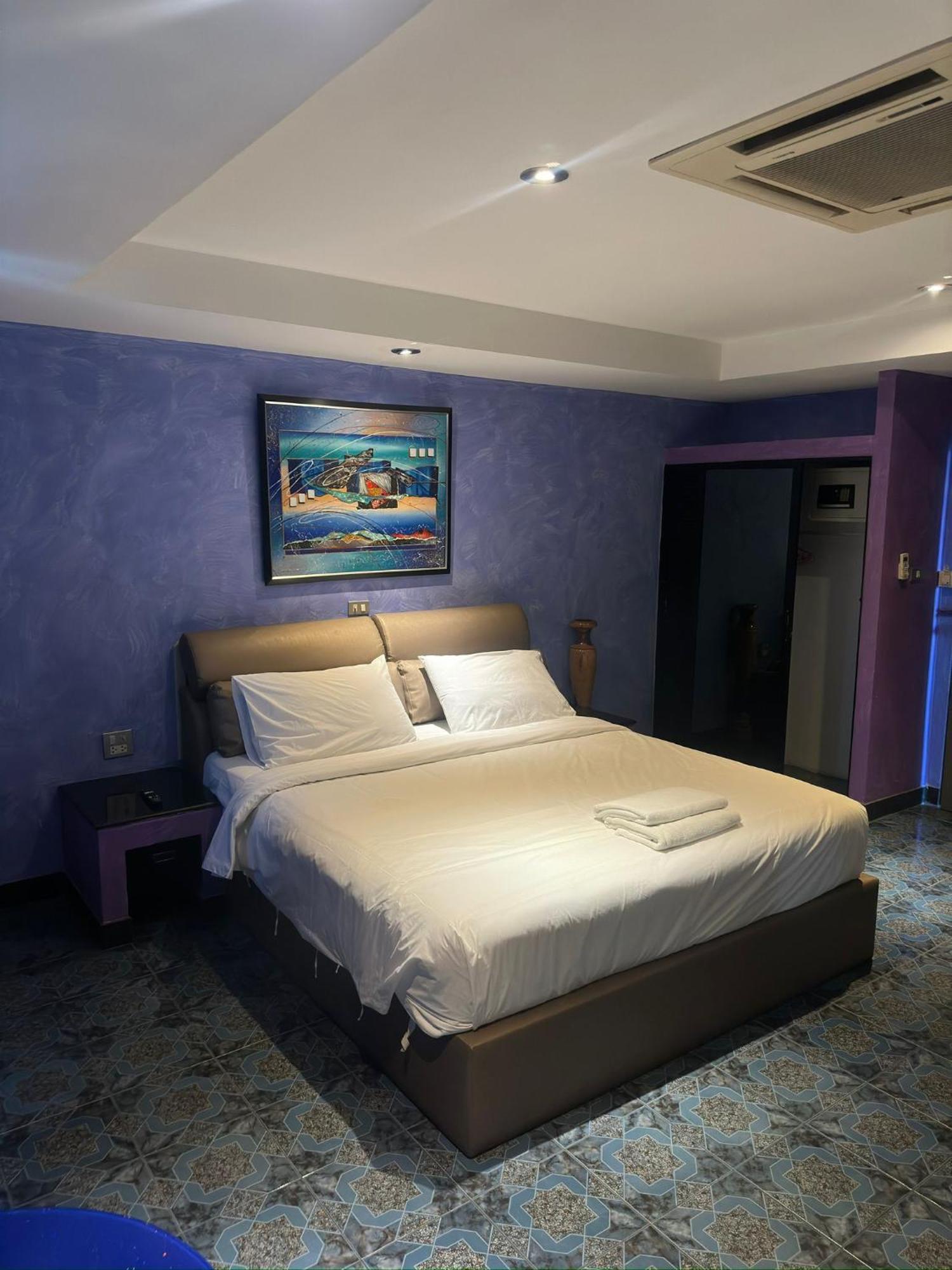 Koenig Hotel Pattaya Near Walking Street Екстериор снимка