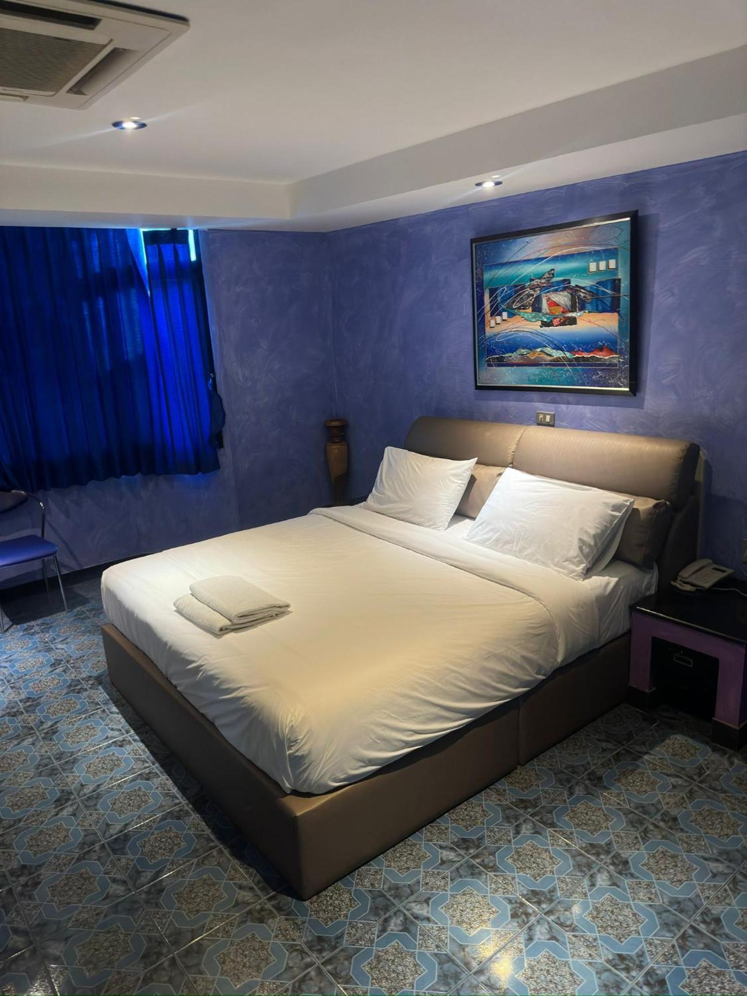 Koenig Hotel Pattaya Near Walking Street Екстериор снимка