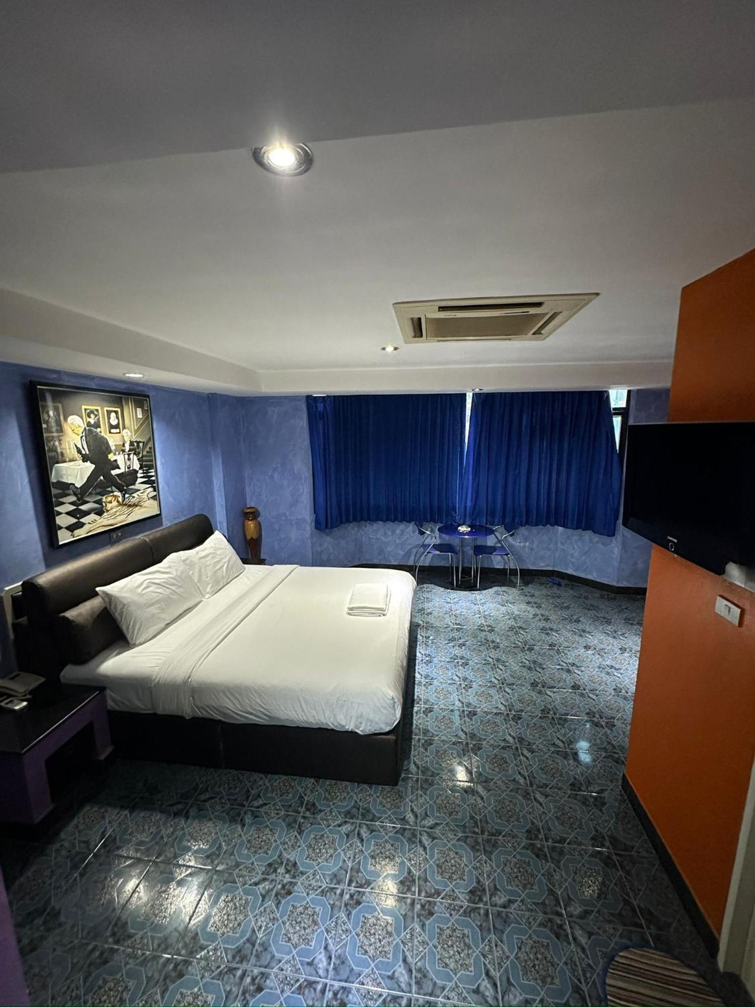 Koenig Hotel Pattaya Near Walking Street Екстериор снимка
